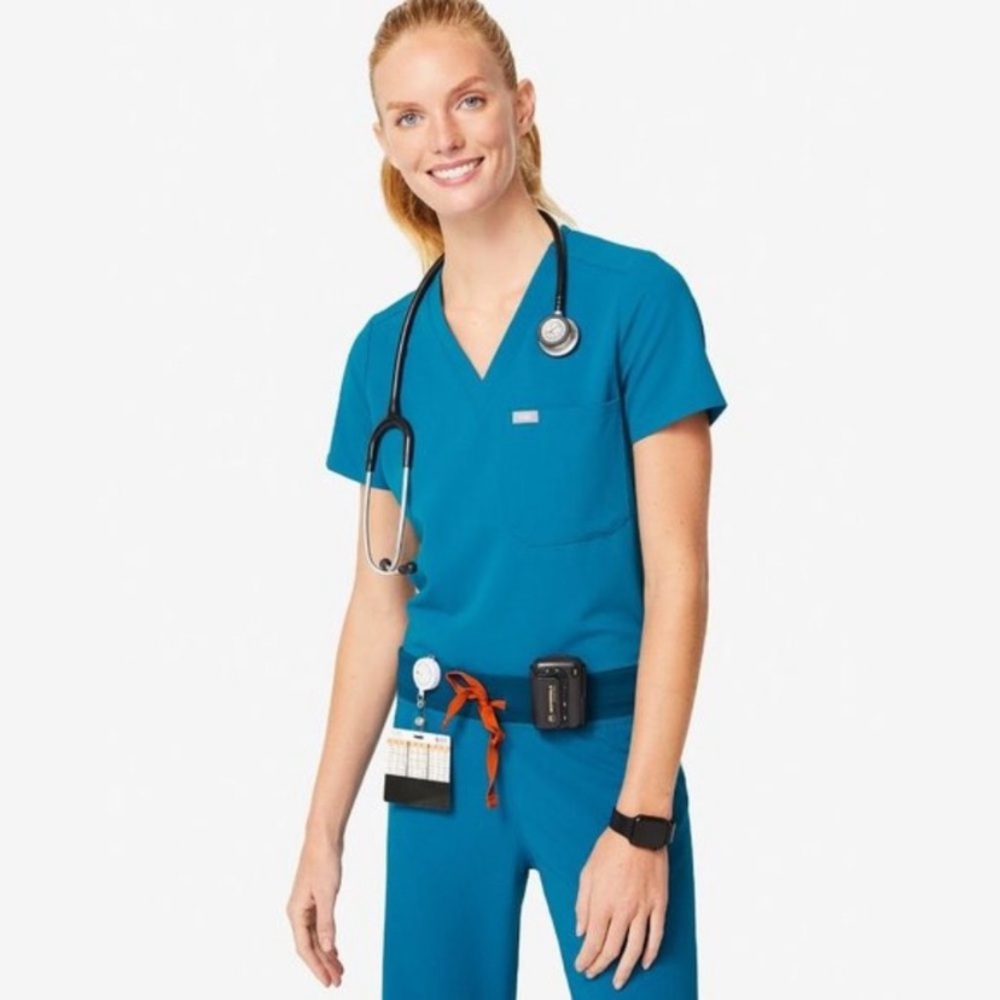 FIGS Alpine Blue  Zamora Joggers (SR) and Catarina Top Bundle